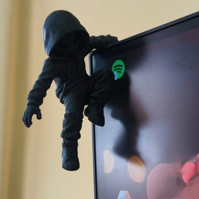 Retro Gaming Desk - Statuetta Mini Alien con Cappuccio per